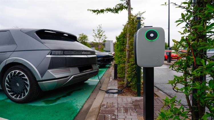 Blink Charging Hellas: Ξεπέρασε τα 100 Σημεία Φόρτισης σε 65 Καταστήματα Λιανικής σε Όλη την Ελλάδα